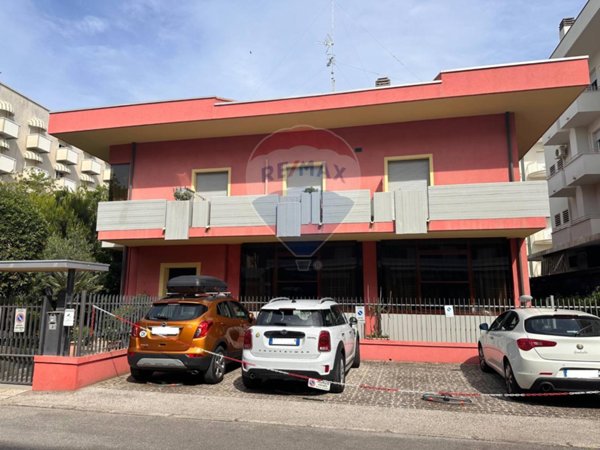 casa indipendente in vendita a Riccione in zona Centro Storico
