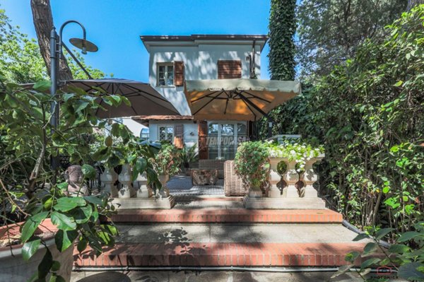 casa indipendente in vendita a Riccione in zona Centro Storico
