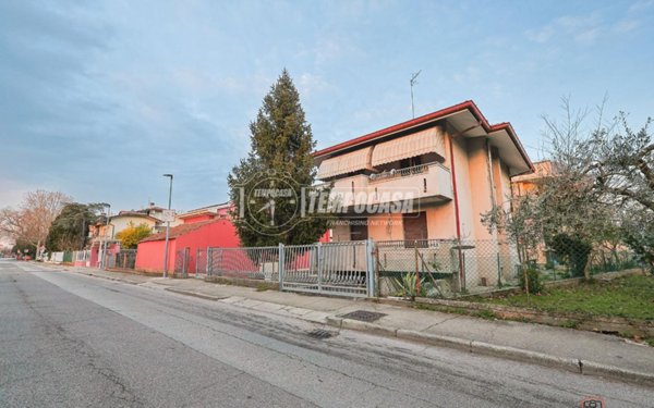 casa indipendente in vendita a Riccione in zona San Lorenzo