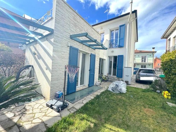 casa indipendente in vendita a Riccione