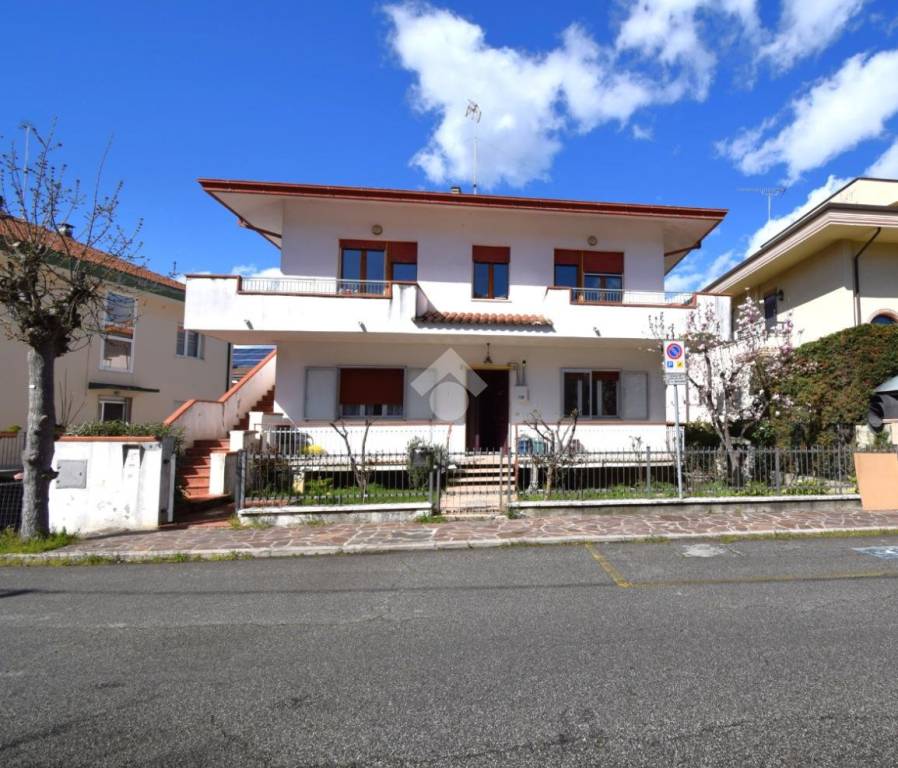 casa indipendente in vendita a Riccione