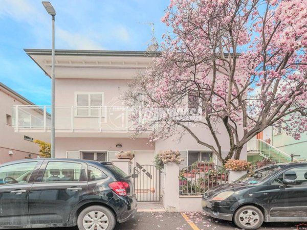 appartamento in vendita a Riccione in zona Alba