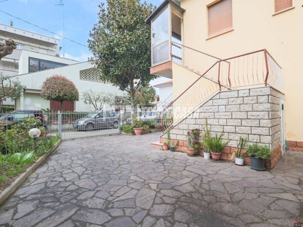 casa indipendente in vendita a Riccione