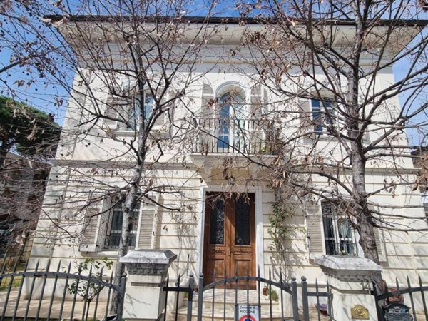casa indipendente in vendita a Riccione