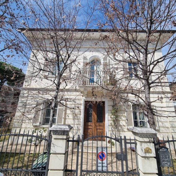 casa indipendente in vendita a Riccione