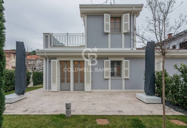 casa indipendente in vendita a Riccione