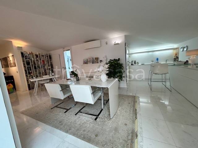 appartamento in vendita a Riccione in zona Alba