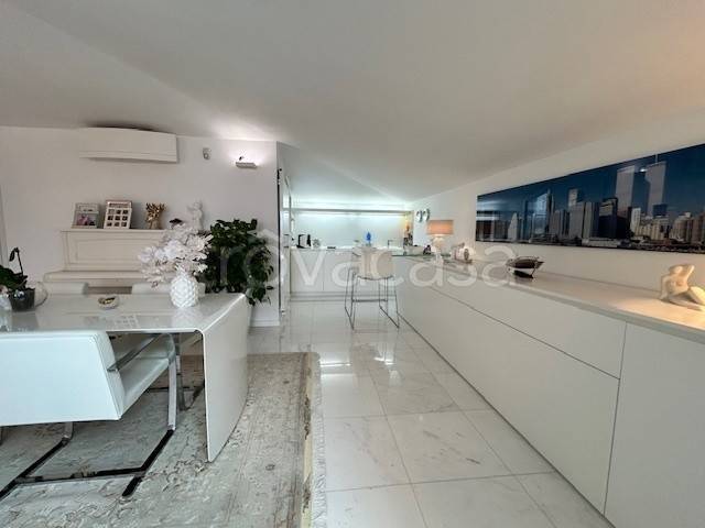 appartamento in vendita a Riccione in zona Alba