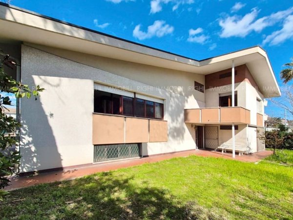 casa indipendente in vendita a Riccione