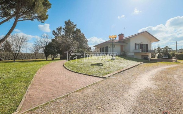 casa indipendente in vendita a Riccione