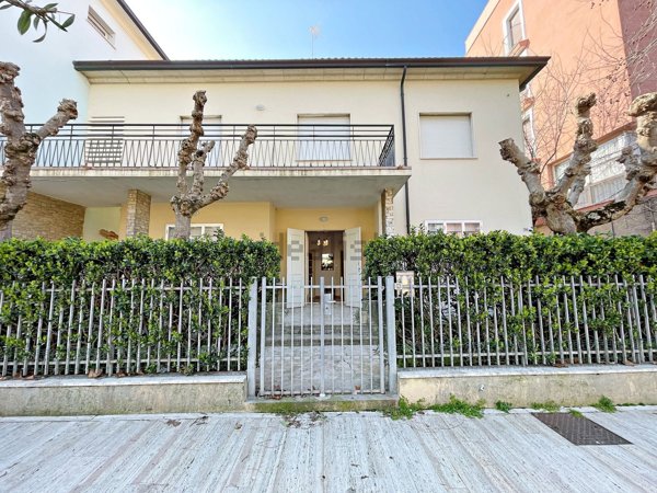 appartamento in vendita a Riccione in zona Centro Storico
