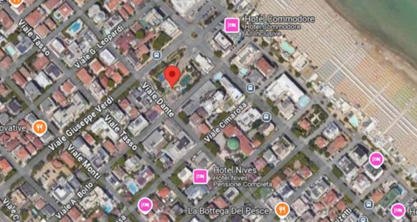 negozio in vendita a Riccione in zona Alba