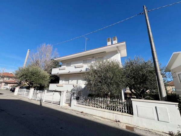 casa indipendente in vendita a Riccione