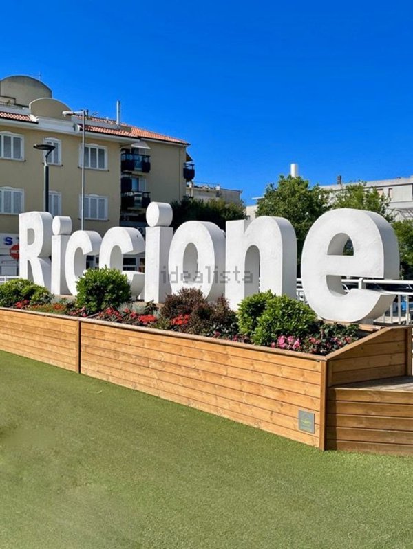 negozio in vendita a Riccione in zona Centro Storico