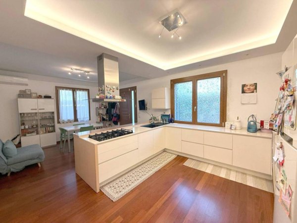casa indipendente in vendita a Riccione in zona San Lorenzo