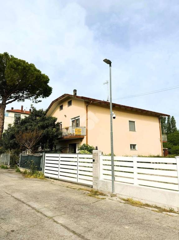 casa indipendente in vendita a Riccione in zona San Lorenzo