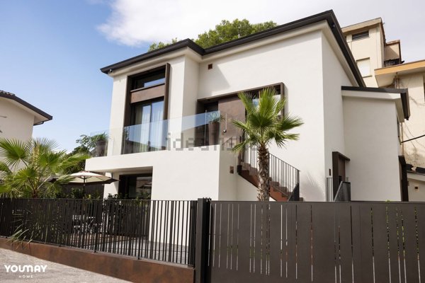 casa indipendente in vendita a Riccione