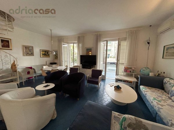 casa indipendente in vendita a Riccione in zona Alba