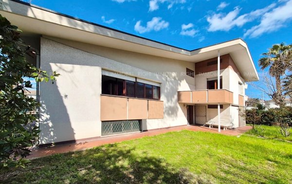 casa indipendente in vendita a Riccione