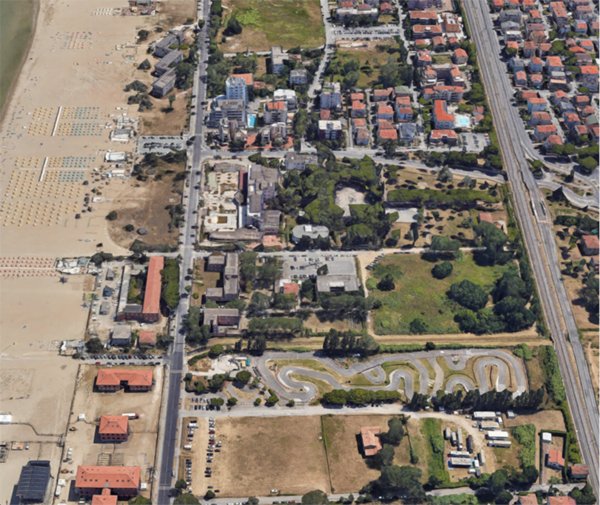 negozio in vendita a Riccione in zona Marano
