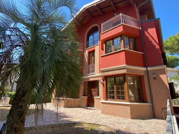 casa indipendente in vendita a Riccione in zona Alba