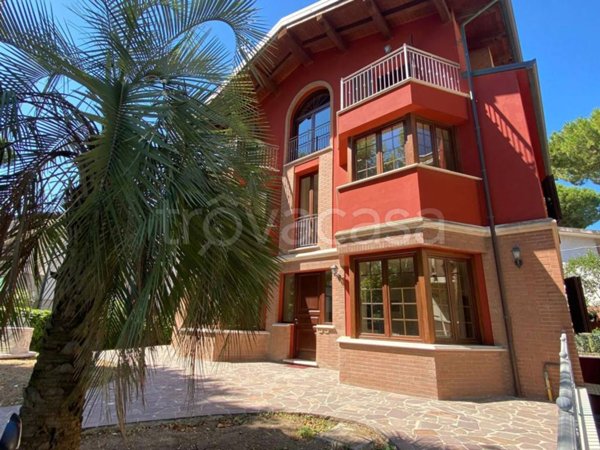 casa indipendente in vendita a Riccione