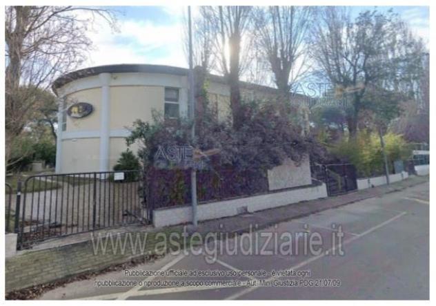 negozio in vendita a Riccione in zona Marano