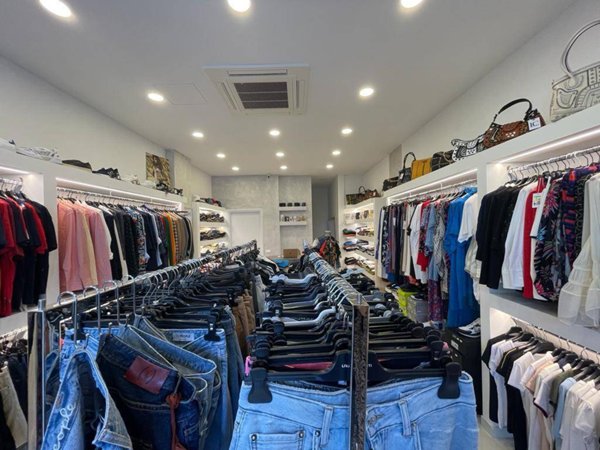negozio in vendita a Riccione in zona Centro Storico