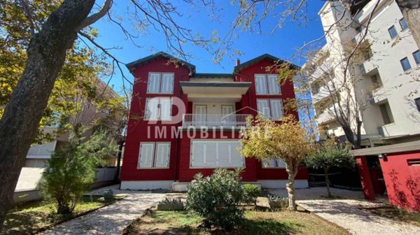 casa indipendente in vendita a Riccione
