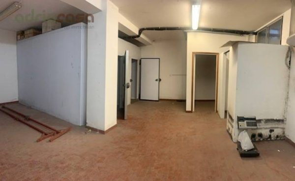 locale commerciale in vendita a Riccione in zona Marano