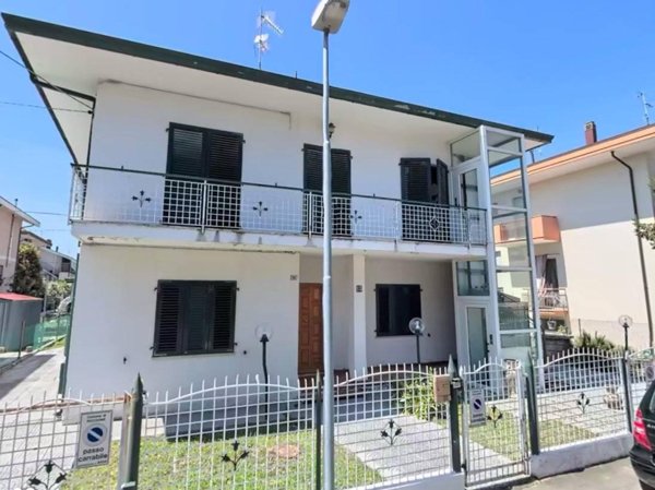 casa indipendente in vendita a Riccione in zona San Lorenzo