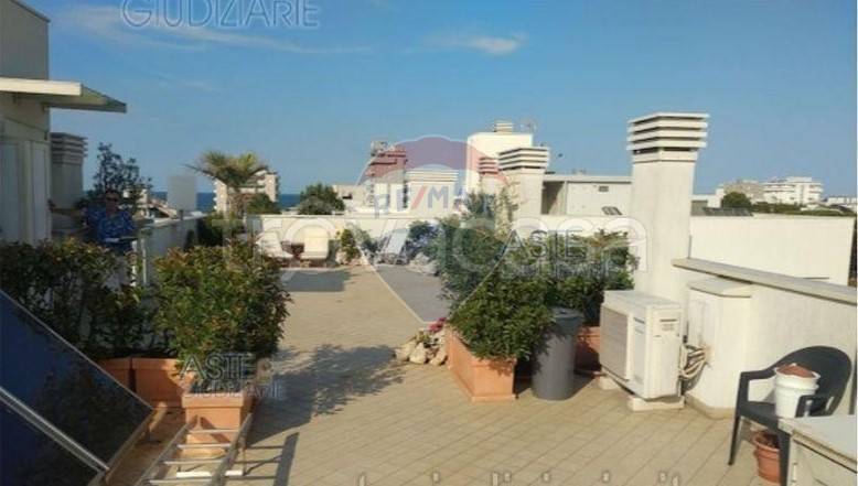 appartamento in vendita a Riccione in zona Alba