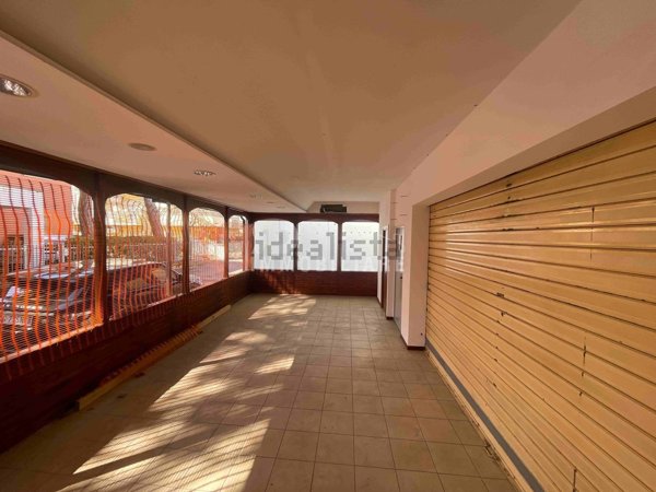 locale commerciale in vendita a Riccione