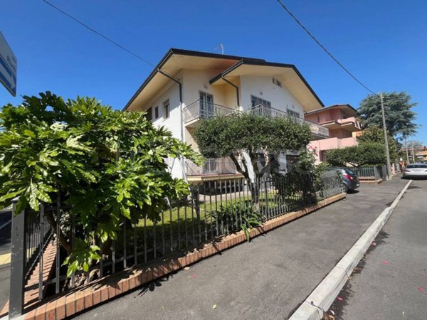 casa indipendente in vendita a Riccione in zona Marano