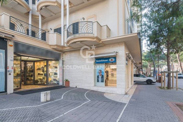 negozio in vendita a Riccione