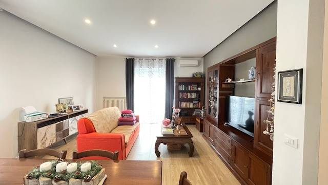appartamento in vendita a Riccione in zona Alba