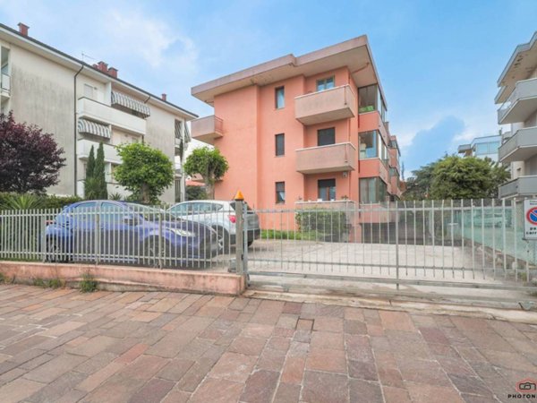 appartamento in vendita a Riccione in zona Alba