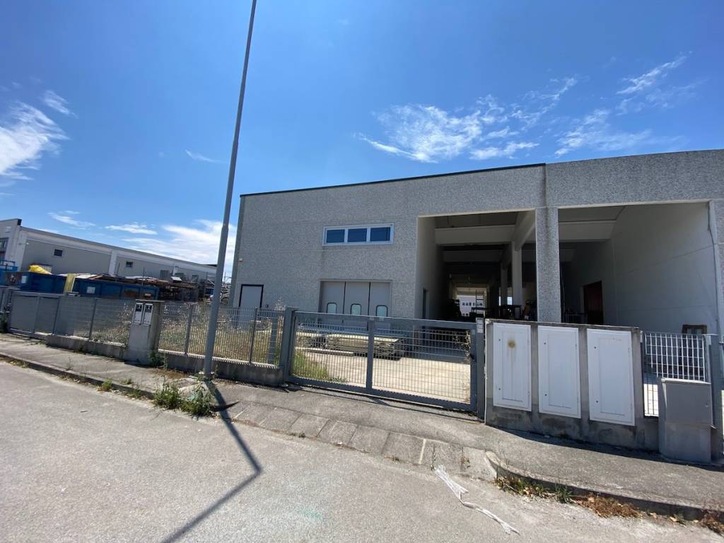 locale commerciale in vendita a Riccione in zona San Lorenzo