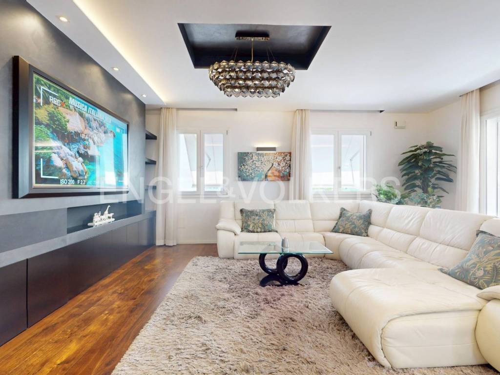casa indipendente in vendita a Riccione in zona Alba