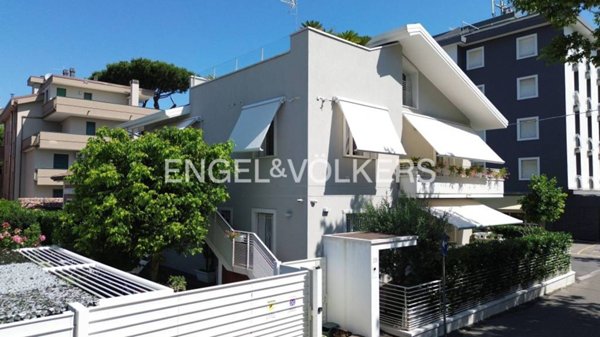 casa indipendente in vendita a Riccione in zona Alba