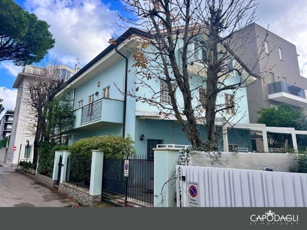 casa indipendente in vendita a Riccione