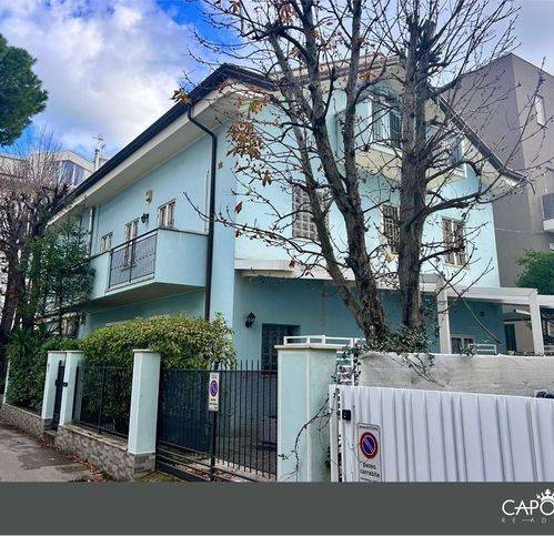 casa indipendente in vendita a Riccione
