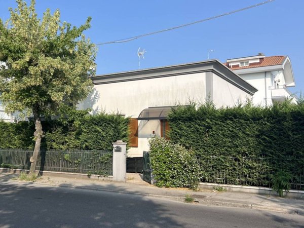 casa indipendente in vendita a Riccione in zona San Lorenzo