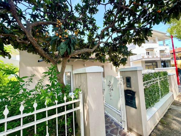 casa indipendente in vendita a Riccione in zona Centro Storico