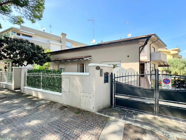casa indipendente in vendita a Riccione in zona Centro Storico