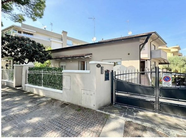 casa indipendente in vendita a Riccione in zona Centro Storico
