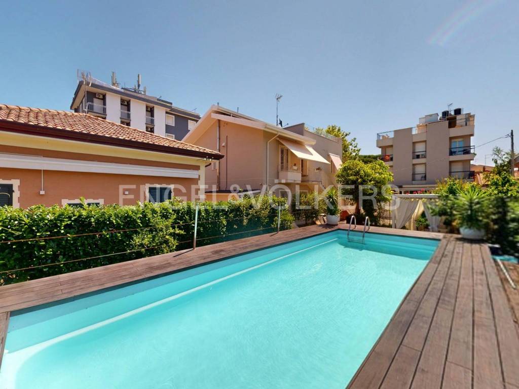 casa indipendente in vendita a Riccione in zona Alba