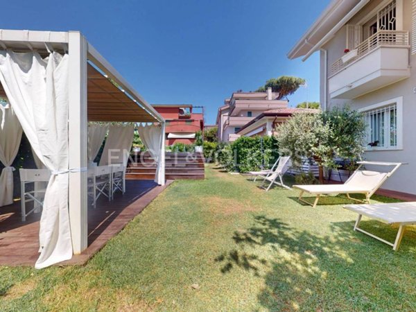 casa indipendente in vendita a Riccione in zona Alba