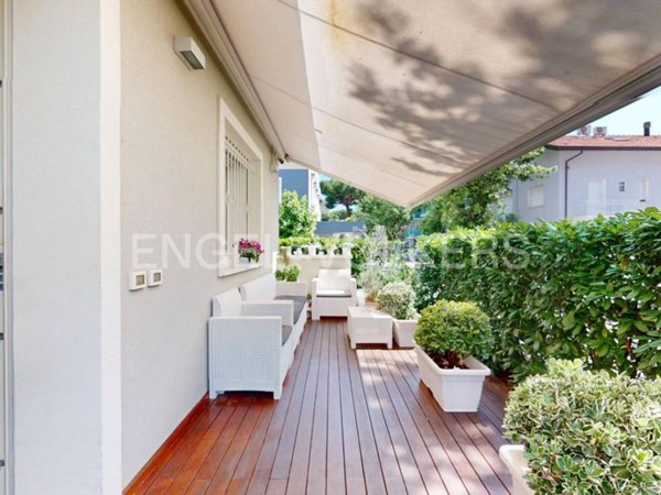 casa indipendente in vendita a Riccione in zona Alba