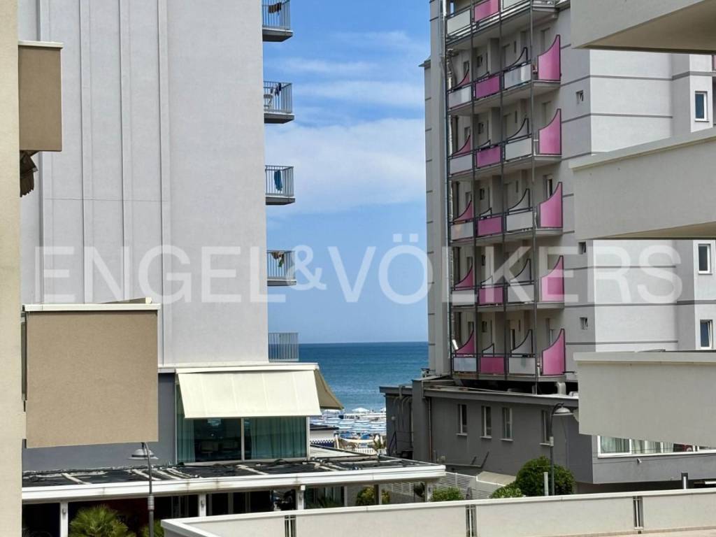appartamento in vendita a Riccione in zona Alba